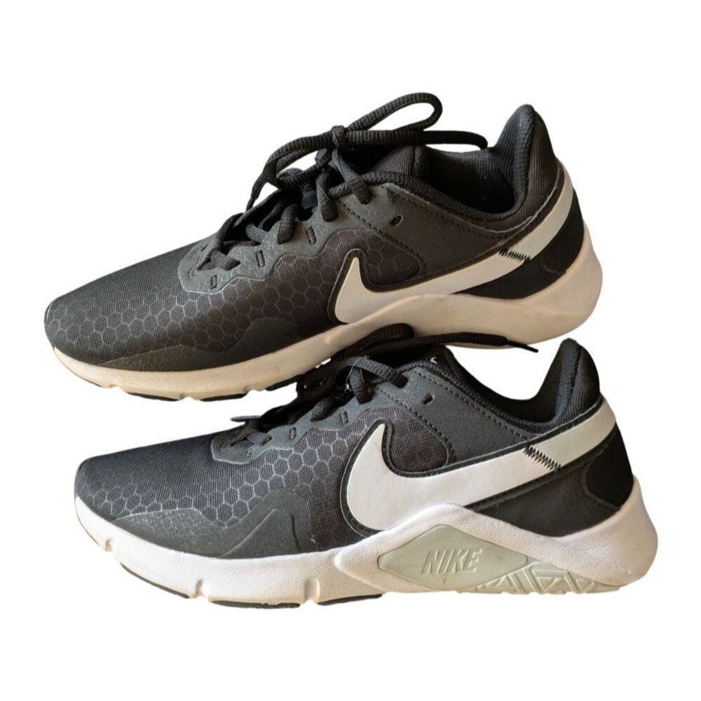 Nike Legend Essential 2 Training Shoes Womens Size 8 Black White CQ9545-001